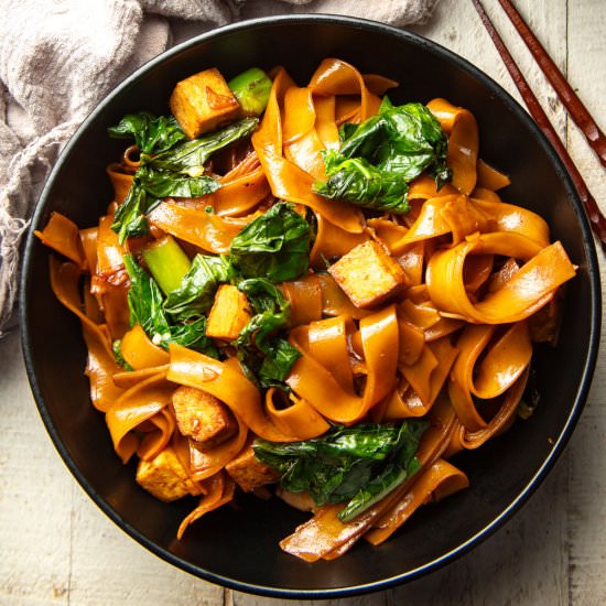 Vegan Pad See Ew - Recipe photo by Connoisseurus Veg