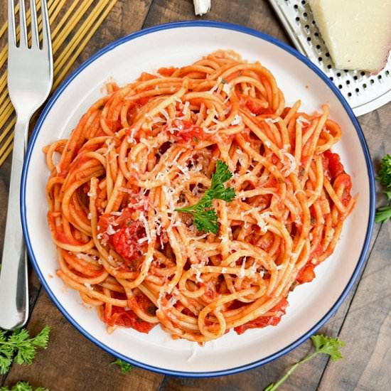 Spicy Tomato Spaghetti - Recipe photo by Spain on a Fork