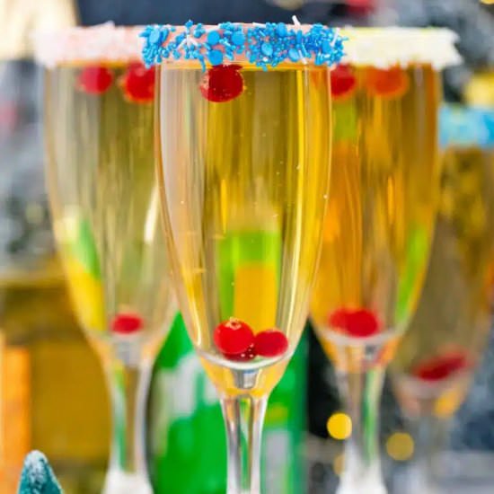 Festive Champagne Cocktail - Recipe photo by 30minutesmeals