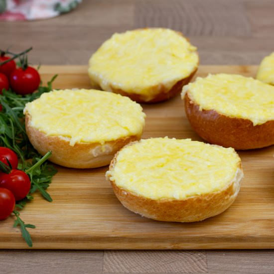 Rolls baked with egg and cheese - Recipe photo by mecooks.com