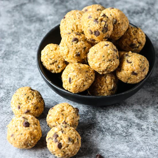 No-Bake Oatmeal Bites - Recipe photo by the food blog