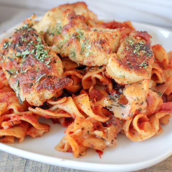 Cheesy Italian Chicken Pasta Bake - Recipe photo by Skinny Sweets