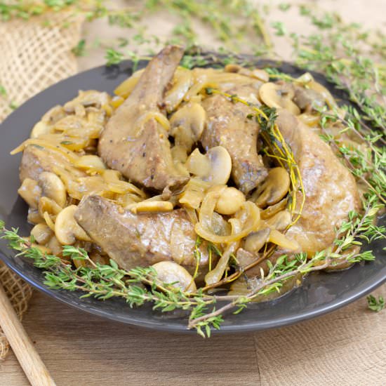 Pork liver with mushrooms - Recipe photo by mecooks.com