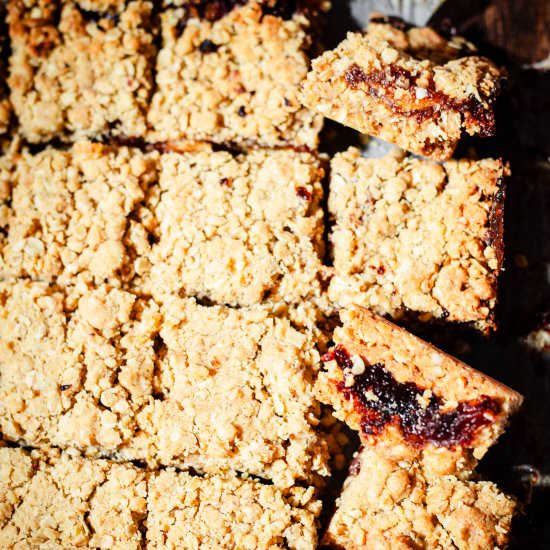 Breakfast Date and Oat bars - Recipe photo by tiffinandteaofficial