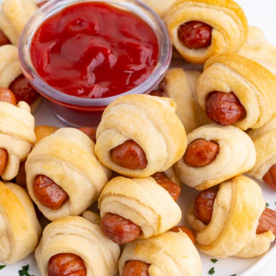 Pigs in a Blanket w Crescent Rolls - Recipe photo by Evolving Table Food
