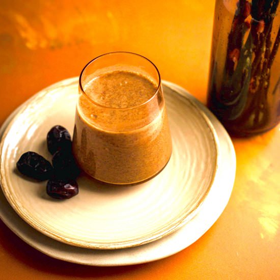 Chocolate Banana Date Smoothie - Recipe photo by tiffinandteaofficial