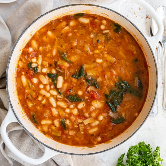 Tomato and White Bean Soup - Recipe photo by Sixhungryfeet
