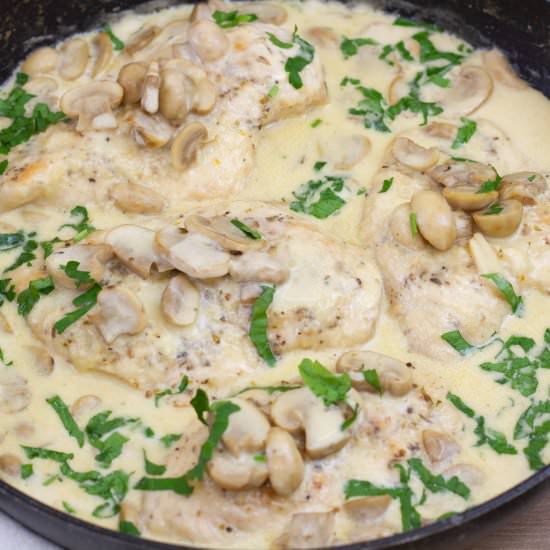 Chicken in mushroom sauce - Recipe photo by mecooks.com