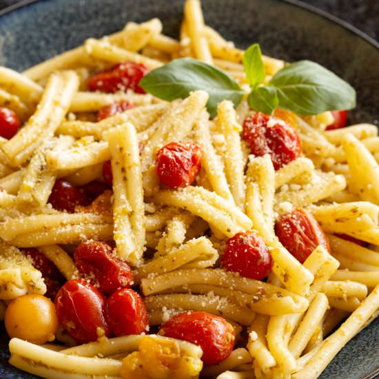 Roasted Cherry Tomato Pesto Pasta - Recipe photo by Wandercooks