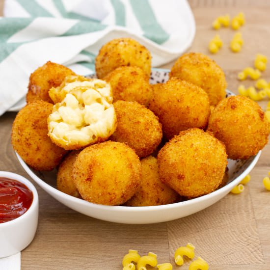 Mac & cheese balls - Recipe photo by mecooks.com