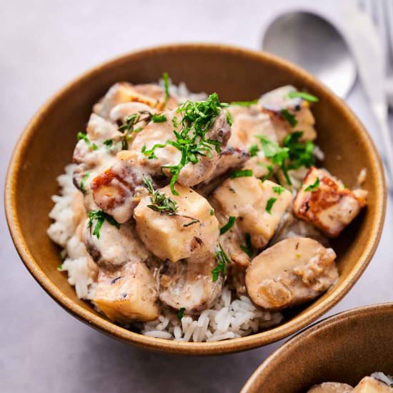 Halloumi Stroganoff - Recipe photo by chocolatesandchai