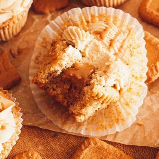 Easy Biscoff Cupcakes - Recipe photo by PastryWishes