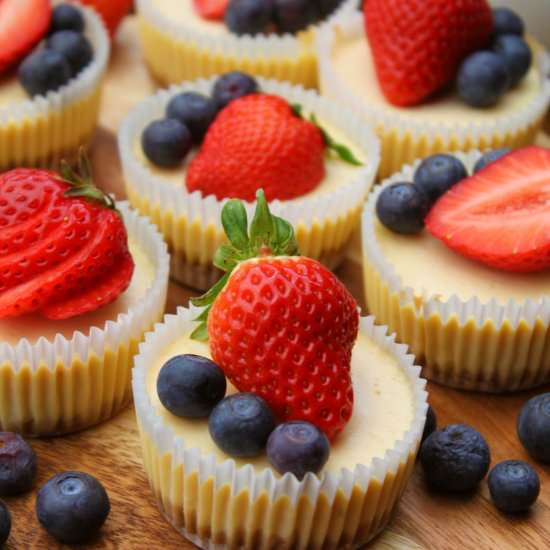 Mini Cheesecakes - Recipe photo by HappilyCooking
