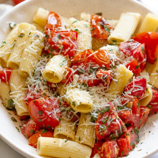 Rigatoni with Roasted Tomaotes - Recipe photo by GiangisKitchen
