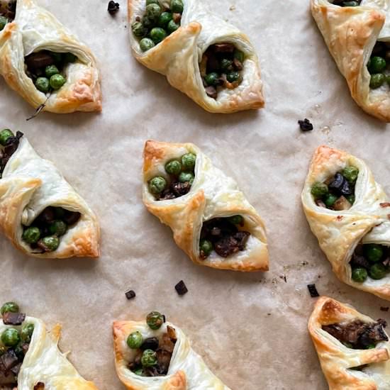 Puff Pastry Pockets - Recipe photo by Mintykitchen