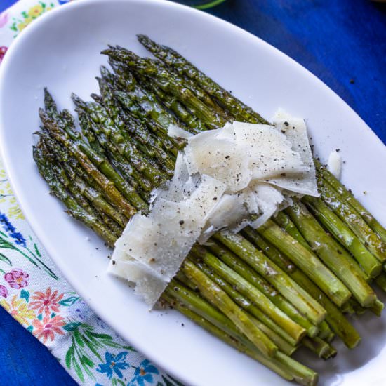 Roasted Parmesan Asparagus - Recipe photo by GiangisKitchen