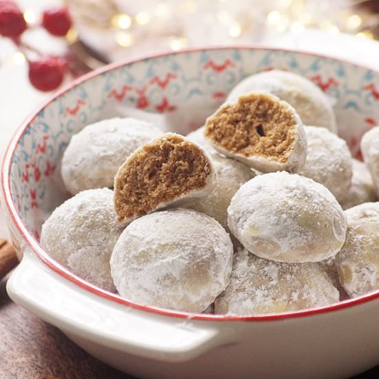 Gingerbread Snowball Cookies - Recipe photo by blend with spices