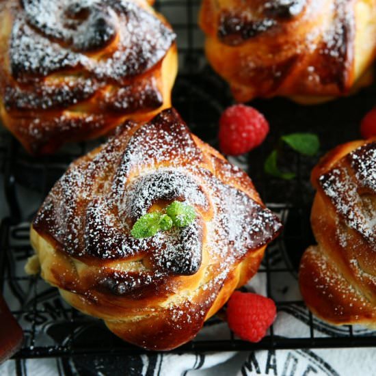 Spelt Rose Buns - Recipe photo by angiesrecipes