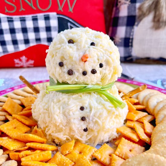 Snowman Cheeseball - Recipe photo by theyummymuffin02