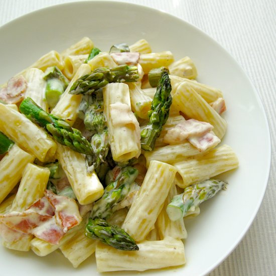 Cream Pasta with Asparagus & Bacon - Recipe photo by Wonderland