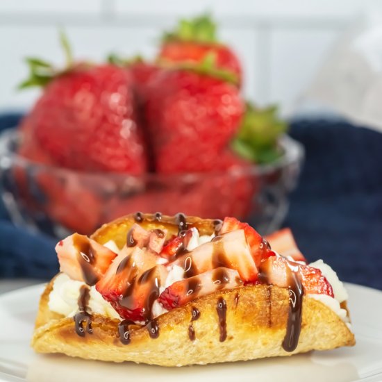 Mini Dessert Tacos - Recipe photo by Skinny Sweets