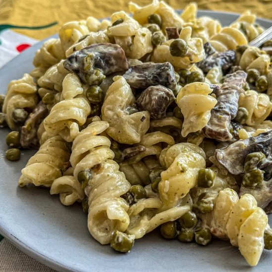 Fusilli Pasta with Peas & Mushrooms - Recipe photo by theeuropeandish