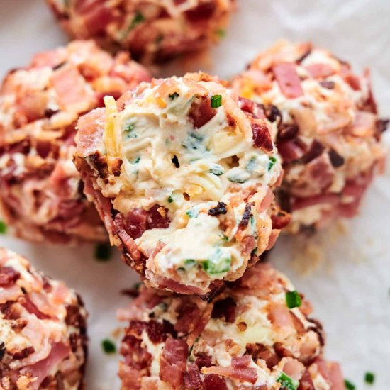 Bacon Jalapeño Popper Cheese Balls - Recipe photo by SplashofTaste
