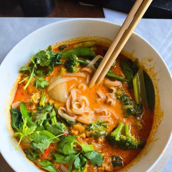 Spicy Coconut Red Curry Noodle Bowl - Recipe photo by HappyVeg1986