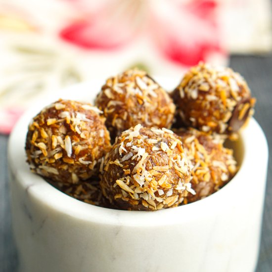 Healthy Chocolate Date Balls - Recipe photo by MyLifeCookbook