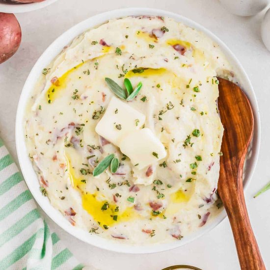 Roasted Garlic Mashed Potatoes - Recipe photo by Running to the Kitchen