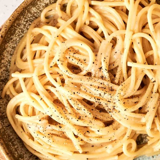 Authentic Cacio e Pepe Recipe - Recipe photo by SplashofTaste