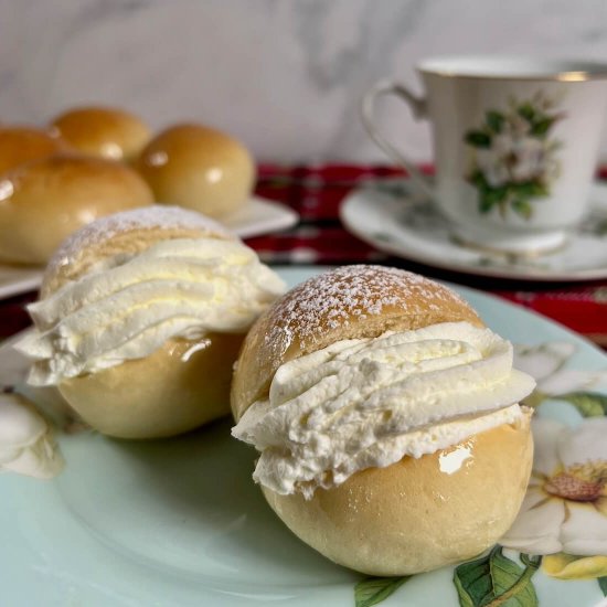 Cream Buns from Scotland - Recipe photo by scotch_scones