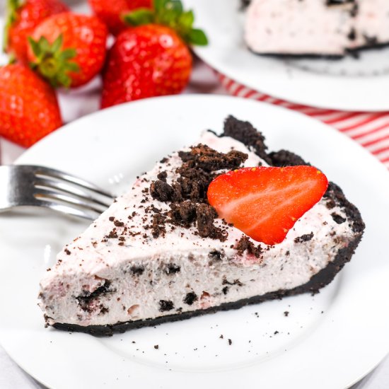 Oreo Strawberry Pie - Recipe photo by bastecutfold