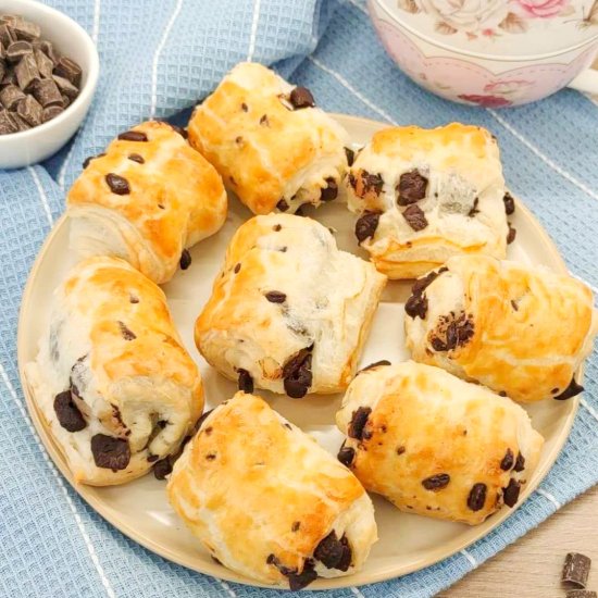 Quick puff pastry and chocolate rol - Recipe photo by mecooks.com