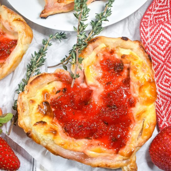 Strawberry Puff Pastry Hearts - Recipe photo by bastecutfold