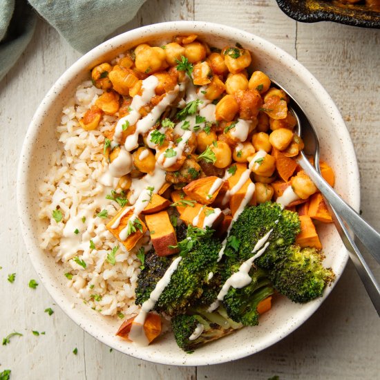 Spicy Chickpea Bowls - Recipe photo by Connoisseurus Veg