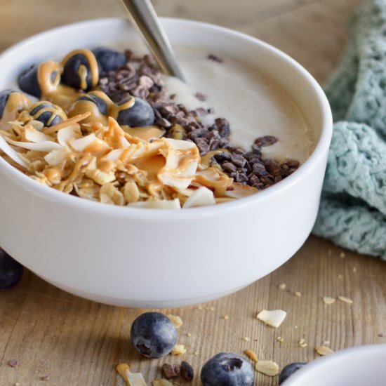 Banana Smoothie Bowl w/ Cocoa Nibs - Recipe photo by lanebakery