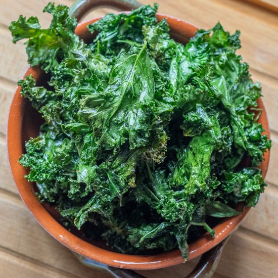 Crispy Air Fryer Kale Chips - Recipe photo by My Best Air Fryer Recipes