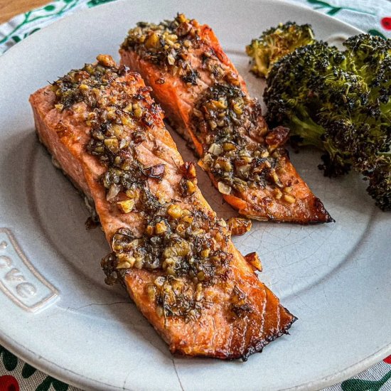 Walnut Crusted Salmon - Recipe photo by theeuropeandish