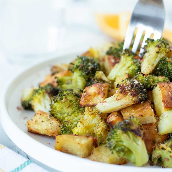 Roasted Potatoes and Broccoli - Recipe photo by Marinela