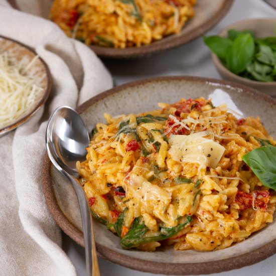 Spinach Sun Dried Tomato Orzo Bake - Recipe photo by LifeCurrents