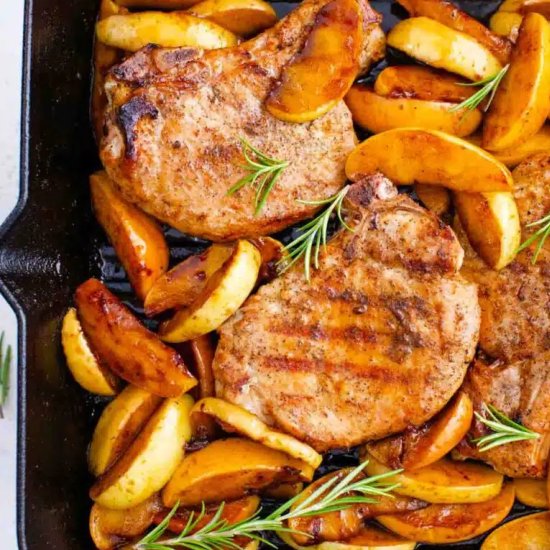Apple Cinnamon Pork Chops - Recipe photo by peasandpeonies