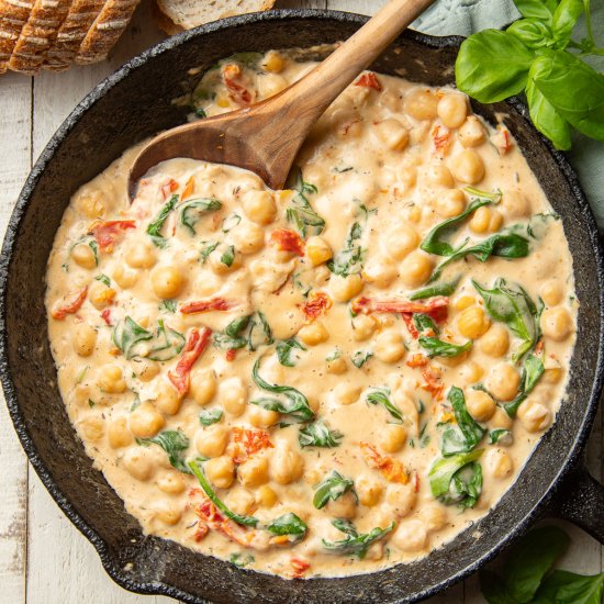 Marry Me Chickpeas - Recipe photo by Connoisseurus Veg