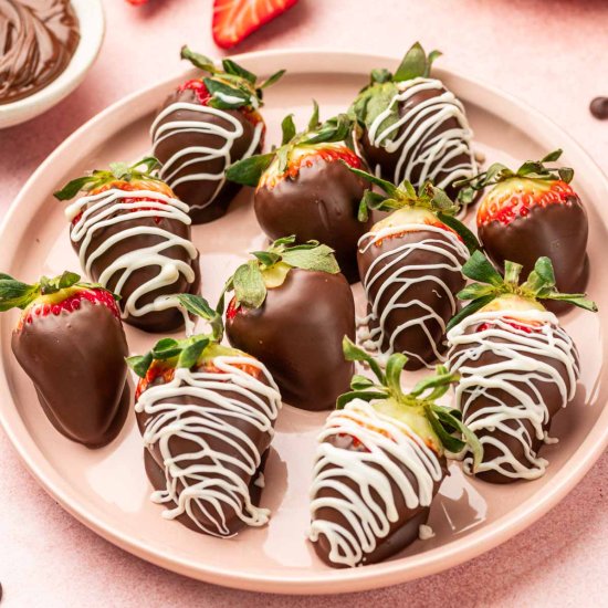 Nutella Chocolate Strawberries - Recipe photo by Abi Thiya