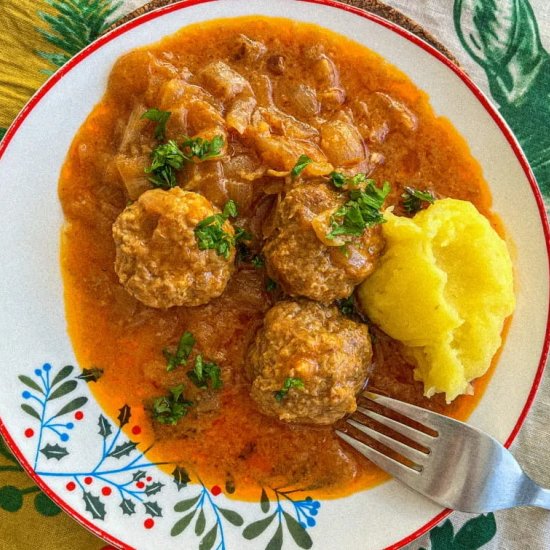 French Onion Stew and Meatballs - Recipe photo by theeuropeandish