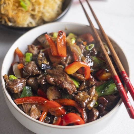 Black Pepper Beef & Crispy Noodles - Recipe photo by Apinchofsaffron_Amsterdam