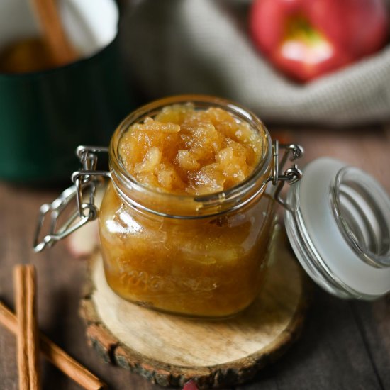 Honeycrisp Applesauce - Recipe photo by brunchandbatter