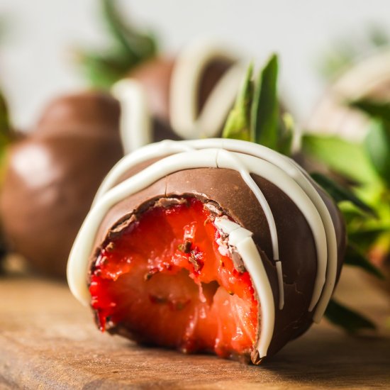 Chocolate Dipped Strawberries - Recipe photo by numstheword