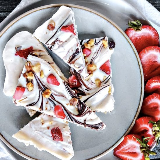 Strawberry Chocolate Cheesecake Bar - Recipe photo by Stylish Cravings