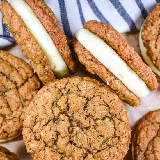 Oatmeal Cream Pies - Recipe photo by bastecutfold